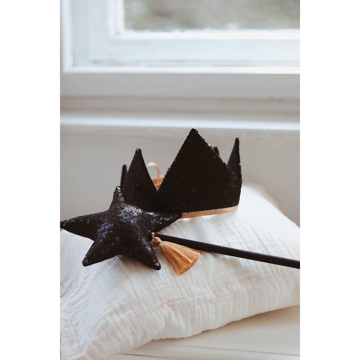 “Black Sequins” Wand