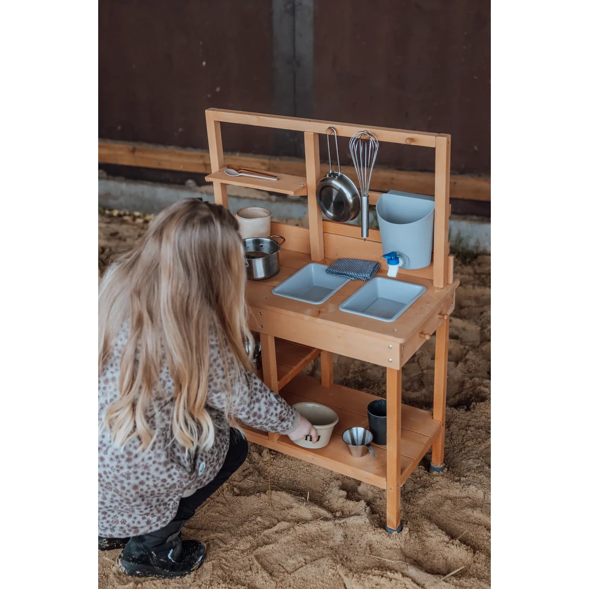 Play kitchen for outside