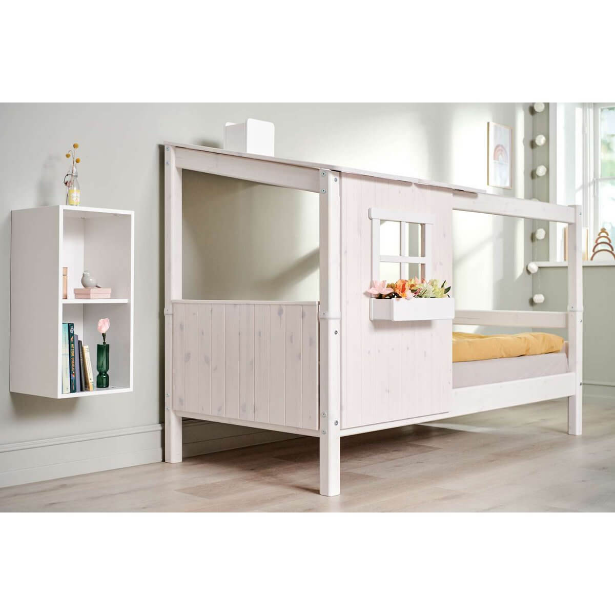 Single bed with half house design, ladder and cozy decorations, ideal for children's imaginative play, 90x200 cm, white.