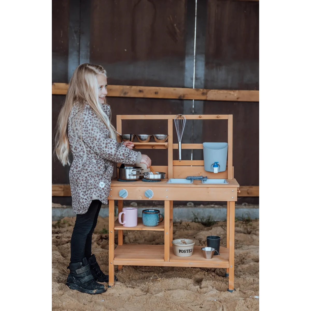 Play kitchen for outside