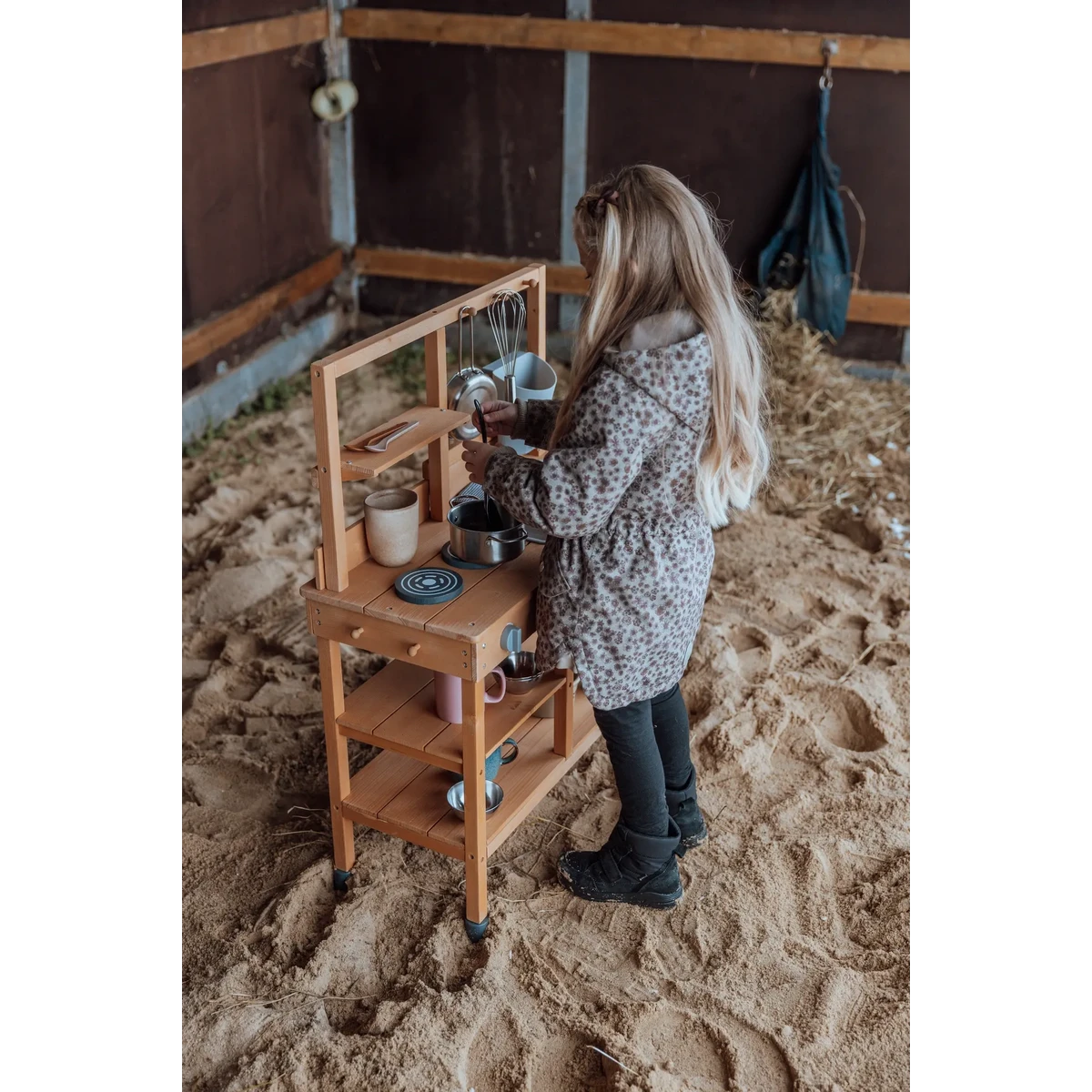 Play kitchen for outside